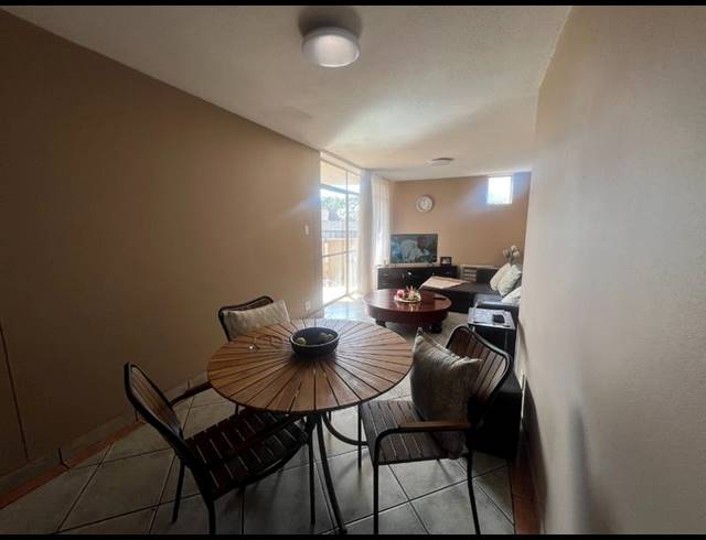 2 BEDROOM APARTMENT FOR SALE IN SILVERTON